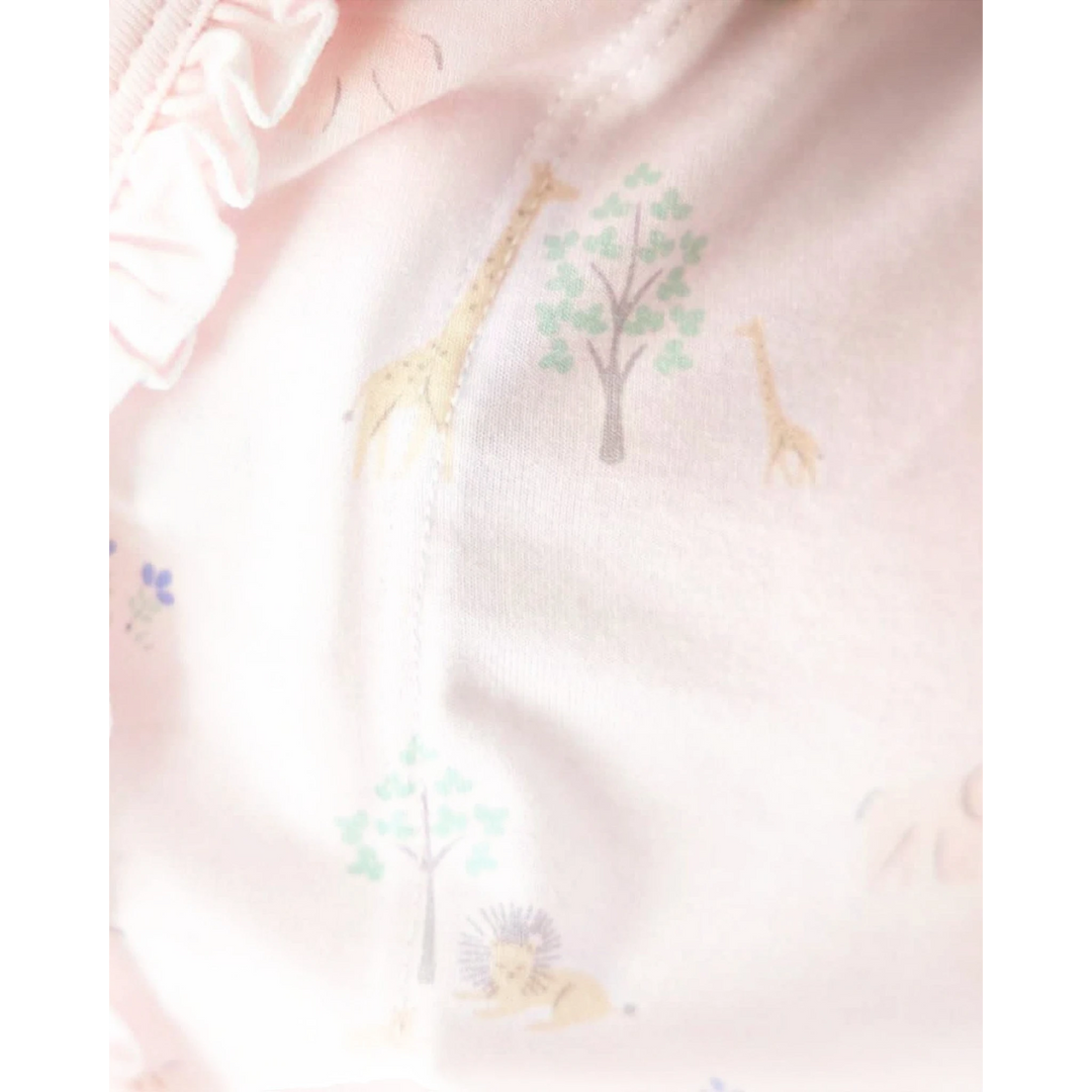 Baby blanket with giraffe and tree pattern on a pink background