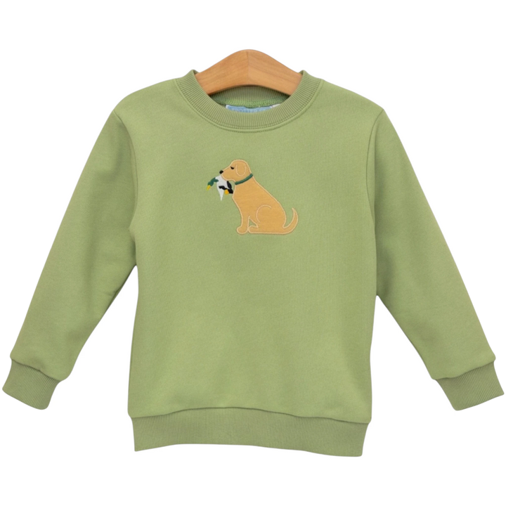 That Store green French terry boys pullover featuring an embroidered golden retriever dog design on a wooden hanger.