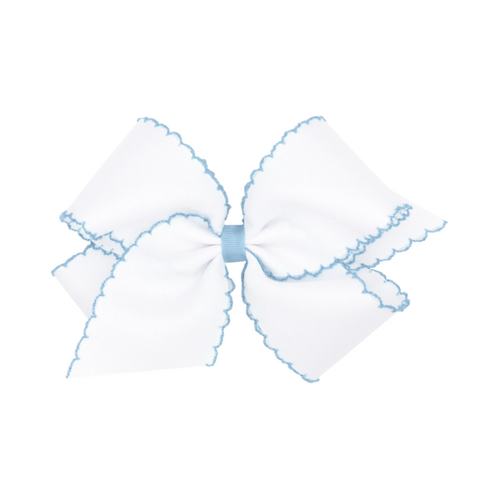 That Store Moonstitch grosgrain hair bow in white with light blue scalloped edges and a no-slip clip