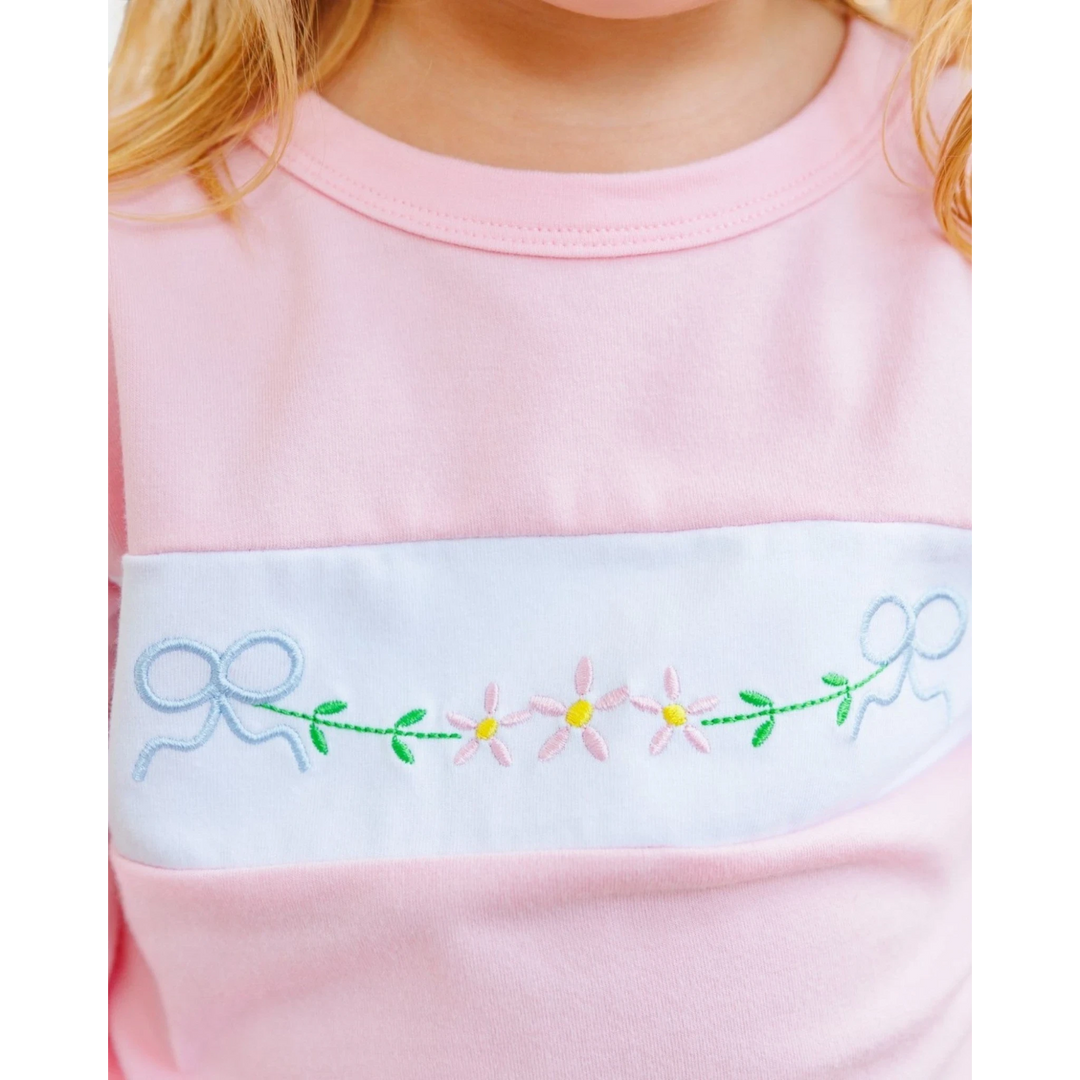 That Store pink girls jogger set featuring a white chest panel with embroidered blue bows and pink flowers