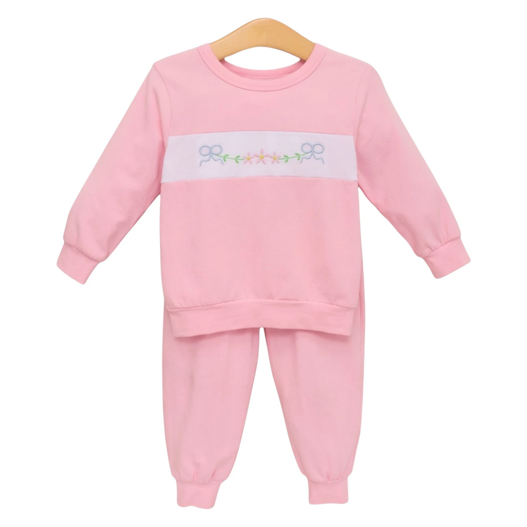 That Store pink girls jogger set featuring a long-sleeve sweatshirt with embroidered bows and flowers on a white band.