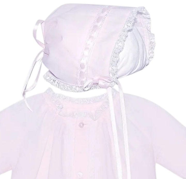 That Store baby girl daygown in soft pink with delicate ecru lace trim and matching bonnet for a vintage look.
