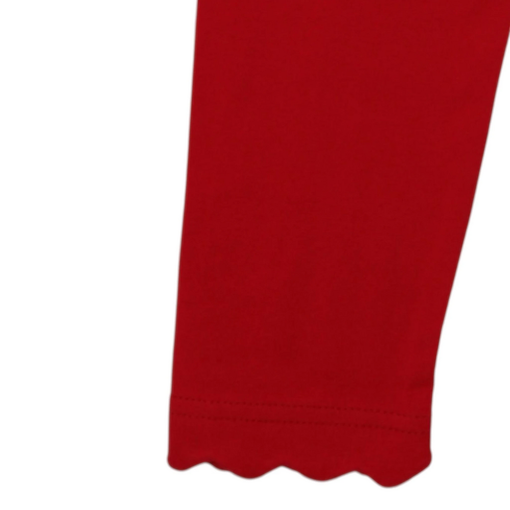 That Store red leggings featuring a playful scalloped hem detail for a comfortable and stylish look.