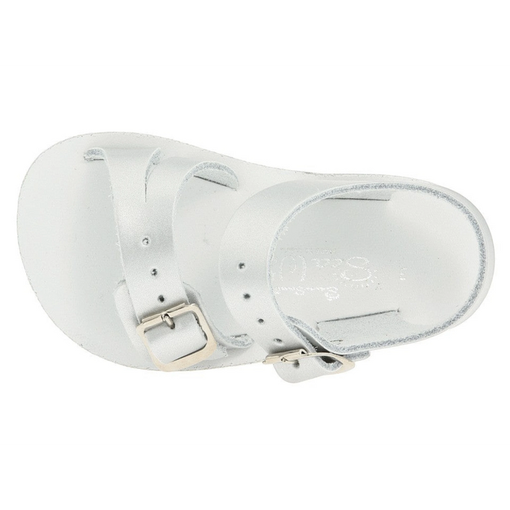 That Store Silver Sea Wee baby girl sandals in metallic leather with two adjustable buckle straps and flexible sole